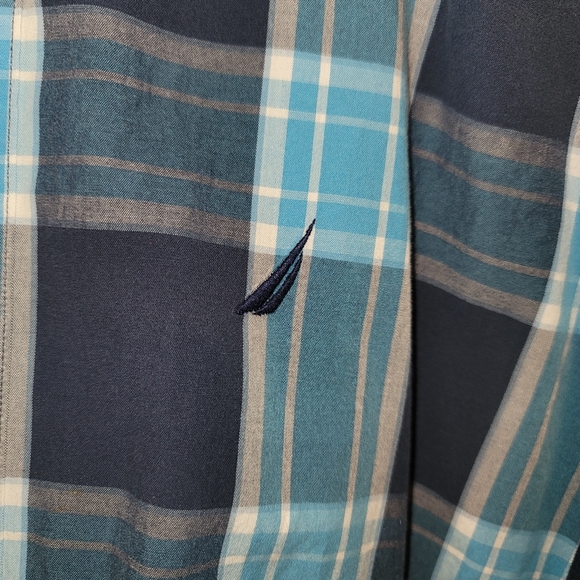 Nautica Long Sleeve Blue Button Down Shirt Size Large - Picture 7 of 7